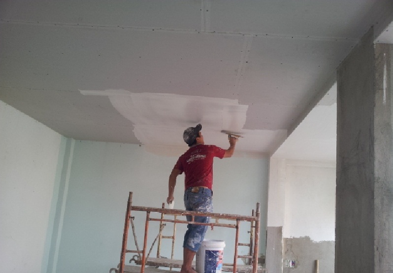 Thi cong son tran nha dung cach