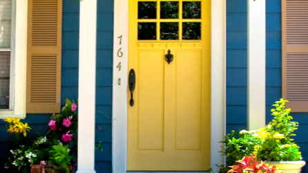 Cách trang trí cửa ra vào đẹp lạ và cuốn hút